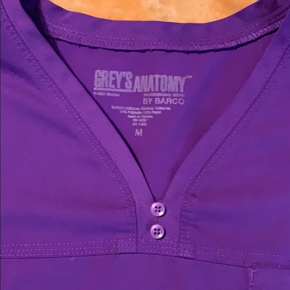 Purple scrub top - Picture 3 of 5